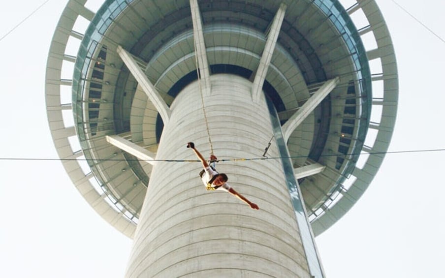 正在顯示第 5 張相片,共 7 張。 Bungee Jump with Macau Tower Admission