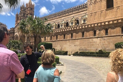 Markets and Monuments: Walking Tour in the Centre of Palermo