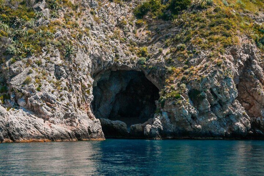 Boat tour Giardini Naxos Taormina Isola Bella Blue Grotto
