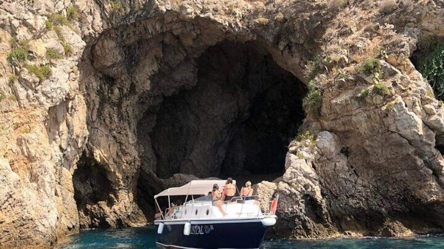 Boat tour Giardini Naxos Taormina Isola Bella Blue Grotto