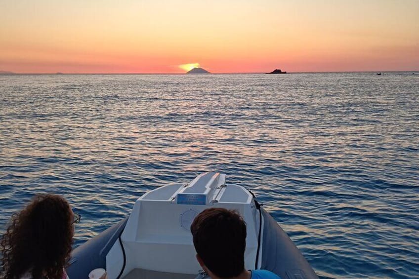 Enchanting Sunset Tour with a stop in Praia i Focu