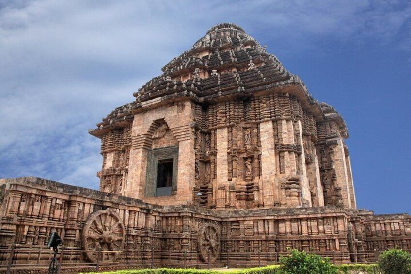 Bhubaneshwar to Konark & Chilika Full-Day Private Tour