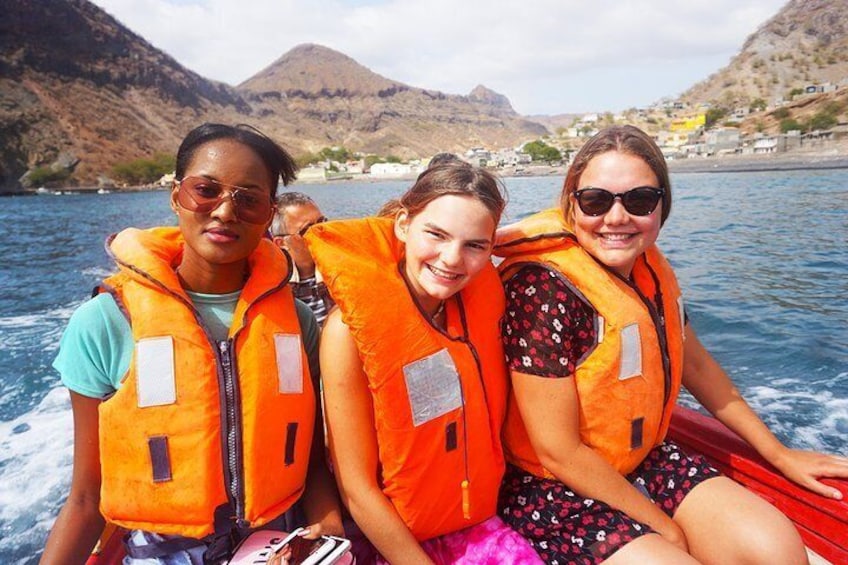 Santiago Island: Boat Trip to the Cave, Snorkeling and Barbecue on the beach