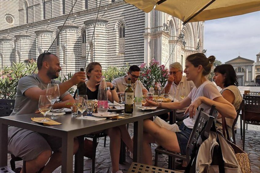 E-bike tour in Orvieto in small group: history, culture with lunch or dinner