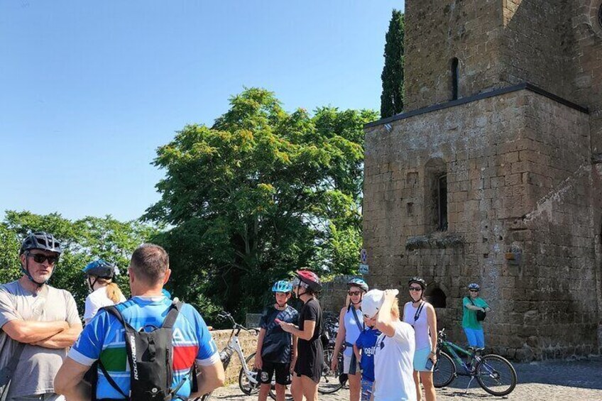 E-bike tour in Orvieto in small group: history, culture with lunch or dinner