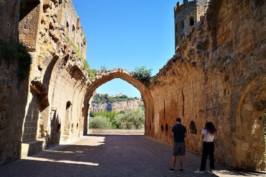 E-bike Experience in small group from Orvieto to Civita and beyond, with lunch