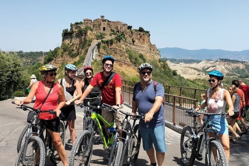 E-bike Experience in small group from Orvieto to Civita and beyond, with lunch