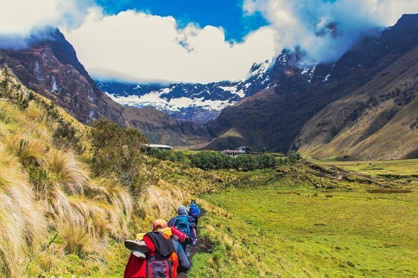 3 days - Trekking Altar Volcano & Yellow Lagoon Visit From Guayaquil