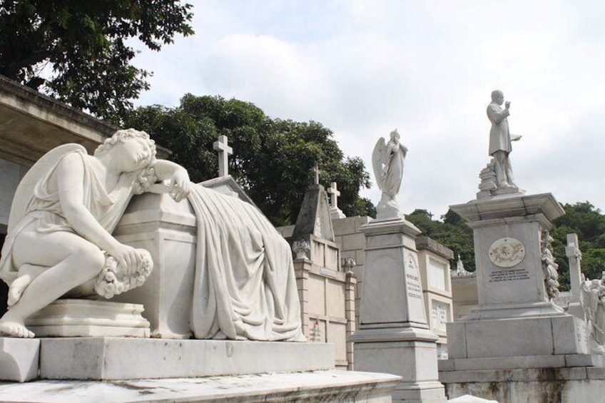  Heritage Routes of Guayaquil's Cemetery