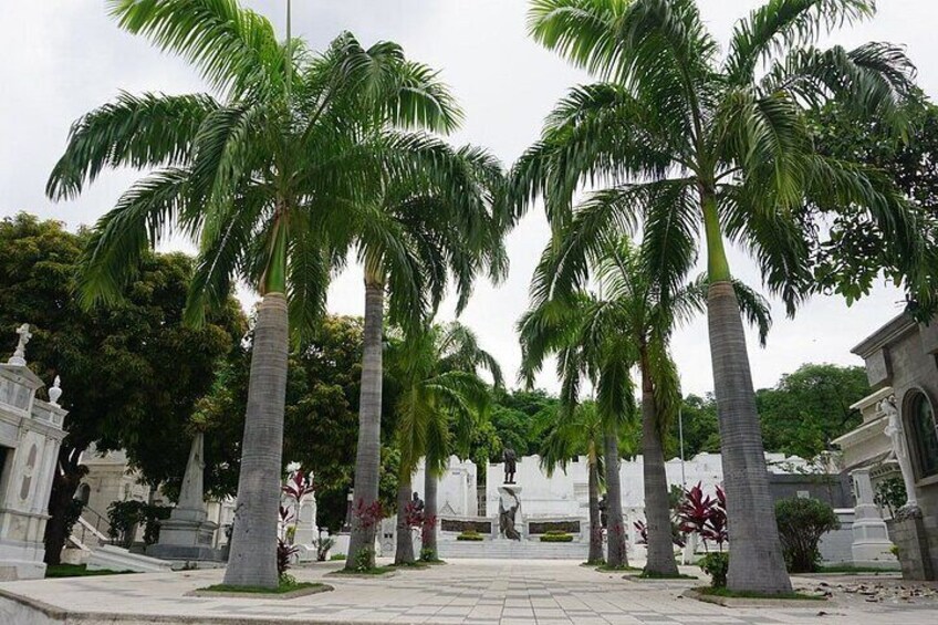 Heritage Routes of Guayaquil's Cemetery