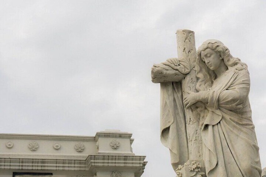 Heritage Routes of Guayaquil's Cemetery