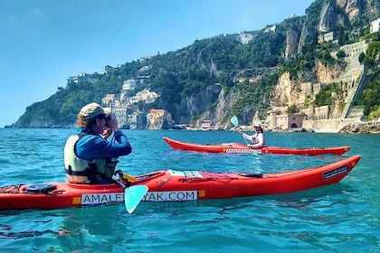 Tour in kayak della Costiera Amalfitana lungo archi, spiagge e grotte marin...