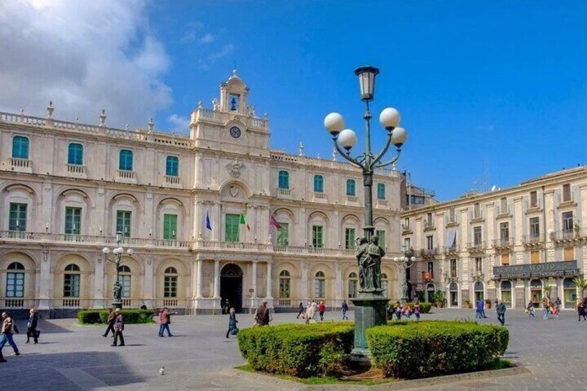 Discover Catania from fabulous viewpoints with your personal photographer