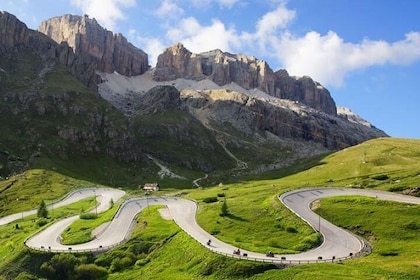 BIKE TOUR ON THE DOLOMITES - SELLA RONDA: Passo Pordoi-Sella-Gardena-Campol...