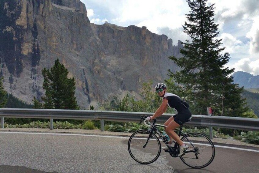 BIKE TOUR ON THE DOLOMITES - SELLA RONDA: Passo Pordoi-Sella-Gardena-Campolongo