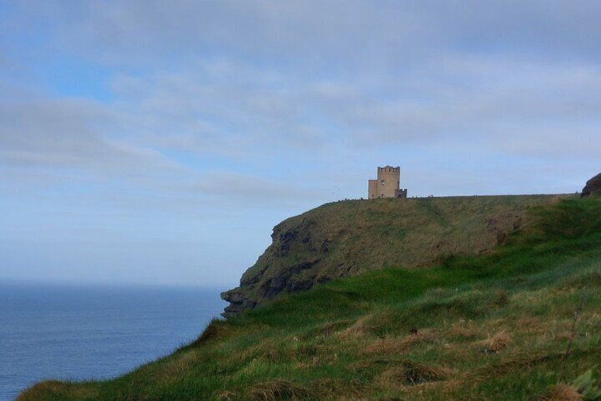 Cliffs of Moher and Wild Atlantic Way Private Chauffeur-Driven Tour from Galway 