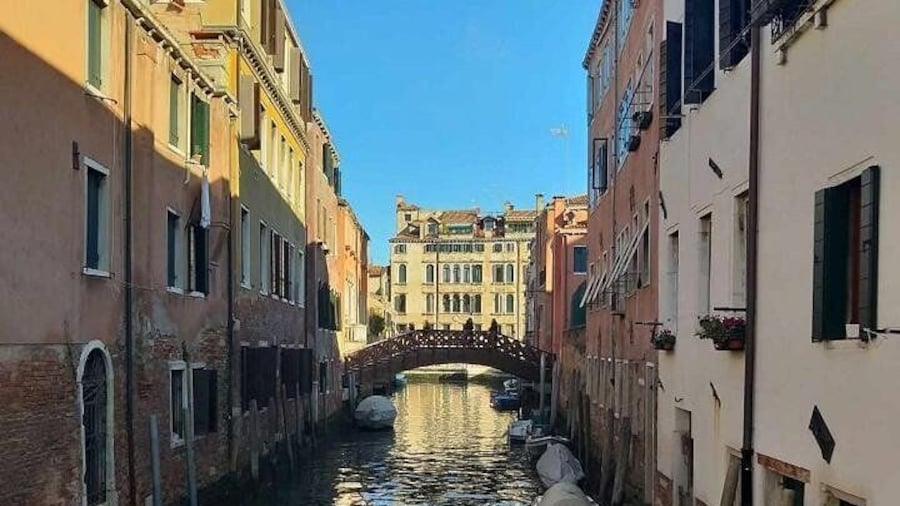 Venice Small Group Walking Tour of Most-Famous Sites &Attractions