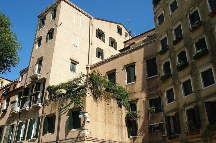 Guided Tour of the Jewish Ghetto in Venice with Cannaregio & Synagogues Visit