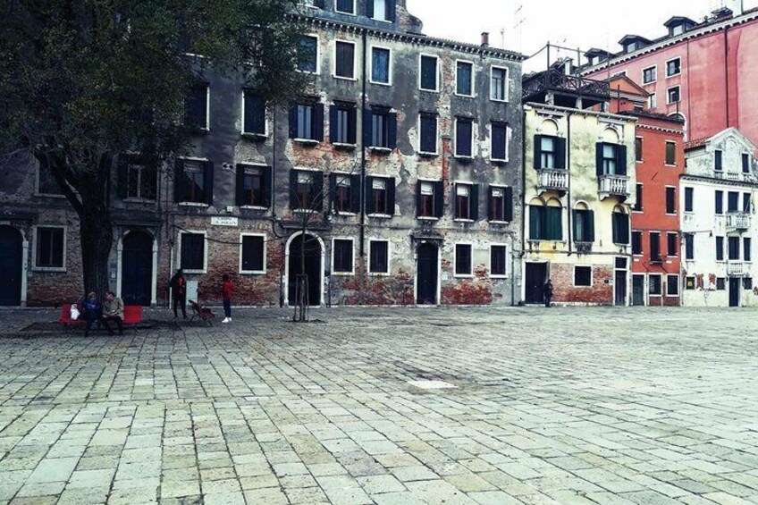 Guided Tour of the Jewish Ghetto in Venice with Cannaregio & Synagogues Visit