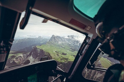 45 minutes Dolomites sightseeing flight