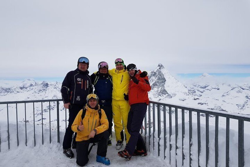 Skiing down from Klein Matterhorn
