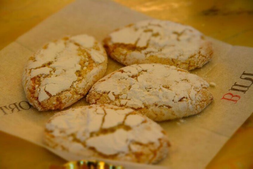 Ricciarelli, the medieval Sienese almond buscuits