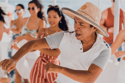 Pelayaran Senja Havana dengan Mojitos & Musik Salsa