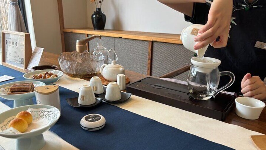 Private Tea Ceremony and Tea Market Half Day Tour in Guangzhou