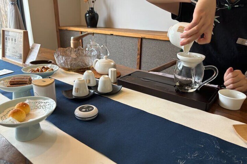 Private Tea Ceremony and Tea Market Half Day Tour in Guangzhou