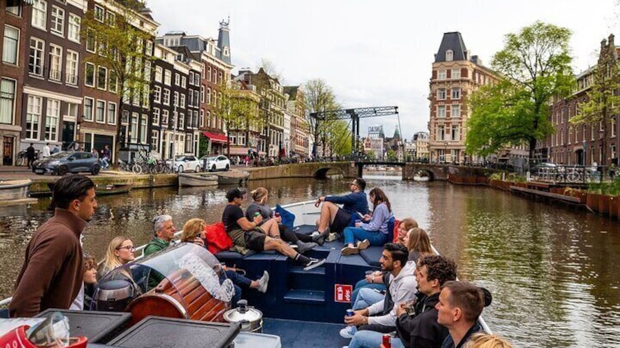 Amsterdam Open Boat Cruise with Live Guide and Two Drinks