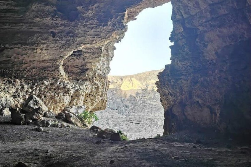 Full Day Private Guided Hiking Tour of Salalah Teeq Cave