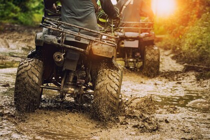 Aventura turística guiada en cuatrimoto