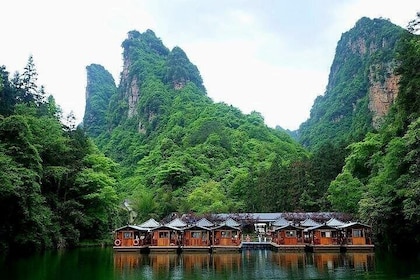 5 Days Zhangjiajie Forest Park & Eagle Nest Village Hiking Tour(5-star Hote...