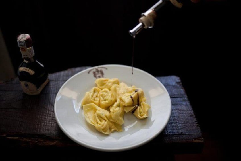 Food Tour: Parmesan, Balsamic, Red Wine, delicious lunch, transport