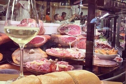 Tour gastronómico y vinícola de Bolonia con un chef local