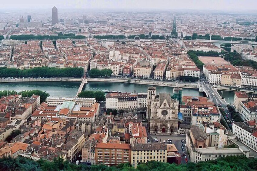 Fly above Lyon in a private plane