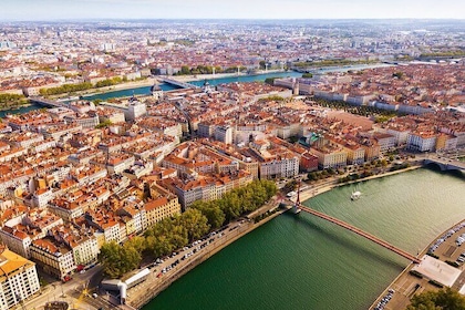 Fly above Lyon in a private plane