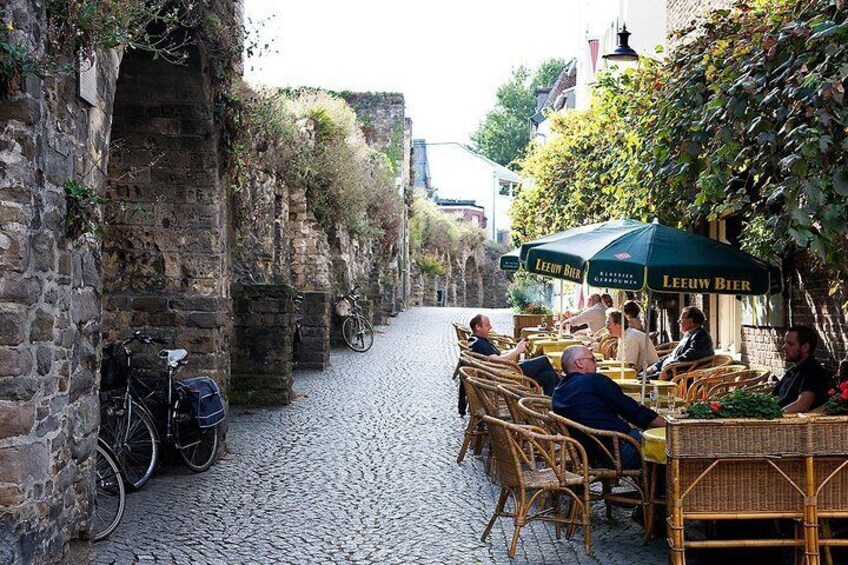 Walk and Explore Maastricht Self-Guided Interactive City Trail