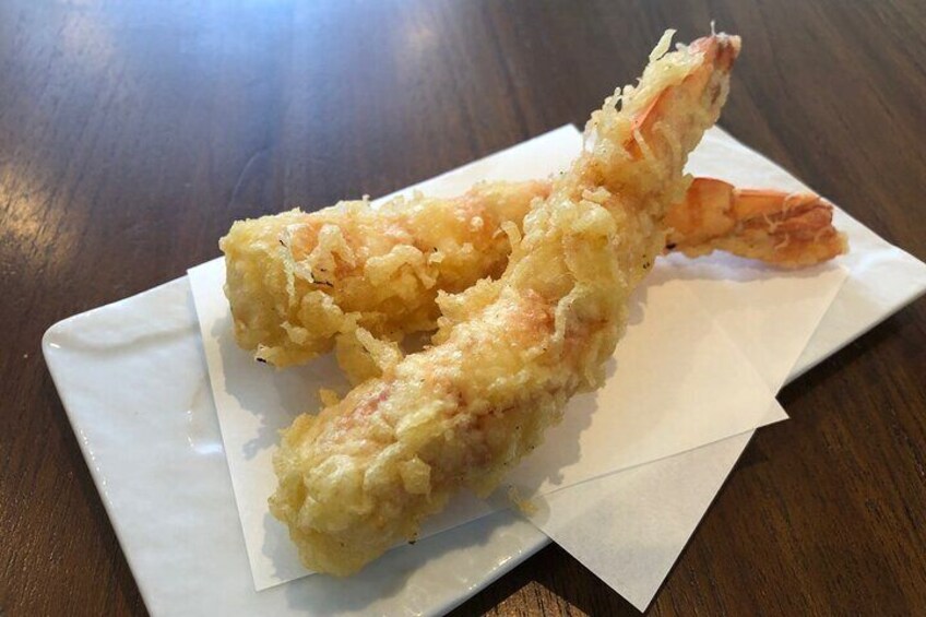 A Japanese food experience plan where you can enjoy tempura and 3 types of sake while making soba!