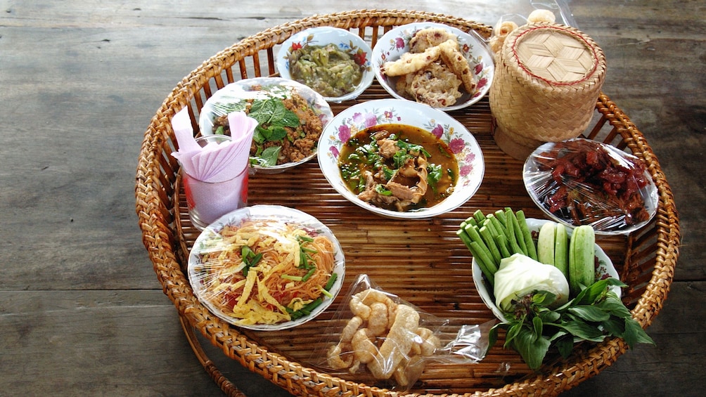 正在顯示第 1 張相片,共 5 張。 tray of food in bangkok