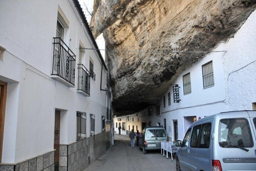Private Tour to Ronda and white village of Setenil from Cordoba 