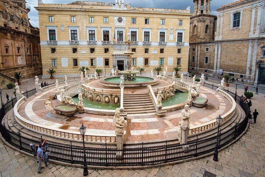 Piazza Pretoria or Piazza della Vergogna
