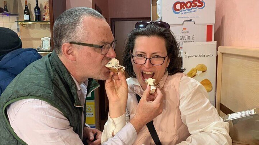 tasting of Sicilian cannoli