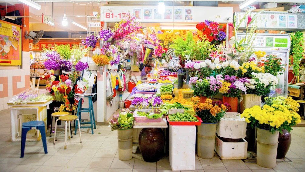 Charger l’élément 4 sur 4. A Hong Kong flower shop