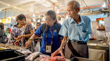 Singapore Local Flavours Food & Morning Walking Excursion