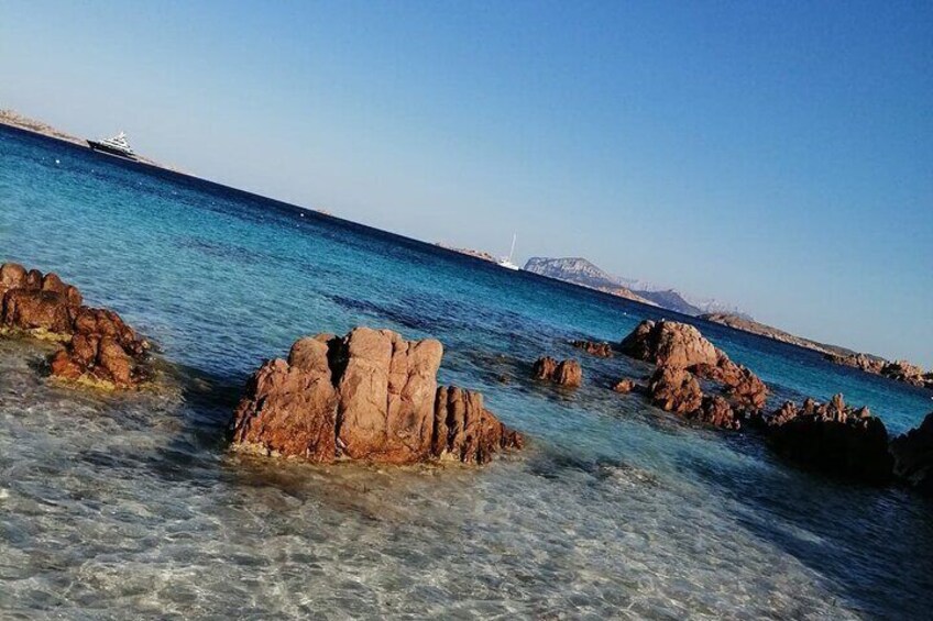 Afternoon excursion (15: 00/19: 00) by rubber boat in the archipelago of La Maddalena.