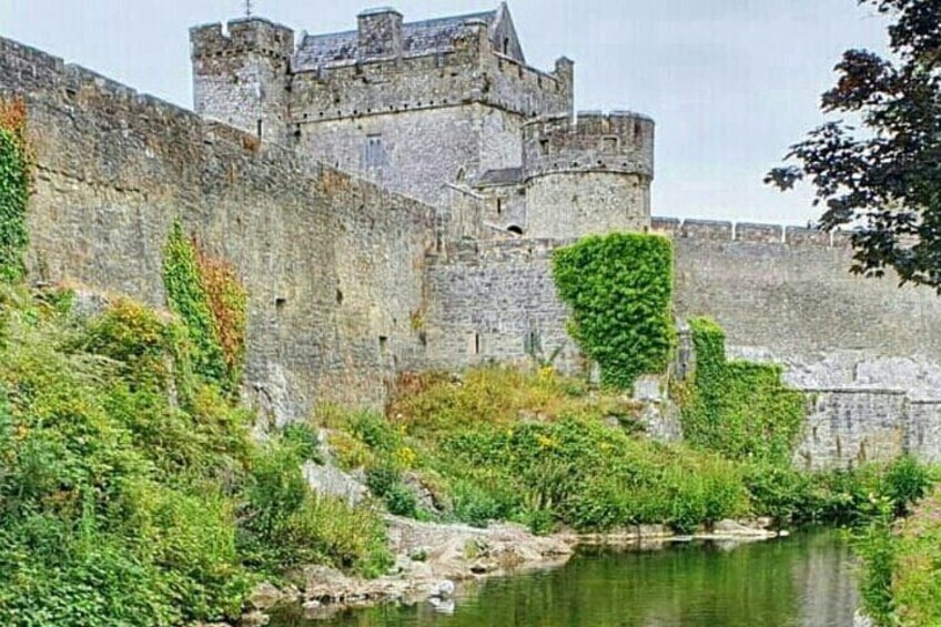 Cork City, Cahir Castle and Rock of Cashel Tour with Spanish Speaking Guide