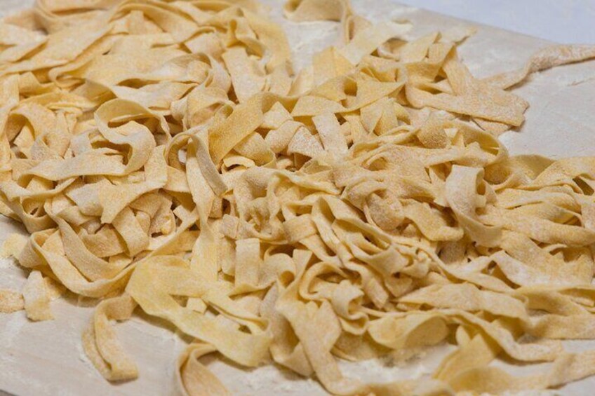 Rome: Fettuccine Pasta Class with Chef in the Heart of Trastevere