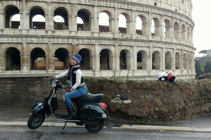 Rome by Vespa: Classic Rome Tour with Pick up