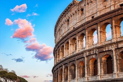 Colosseum med tillgång till arenan och rundtur i antika Rom